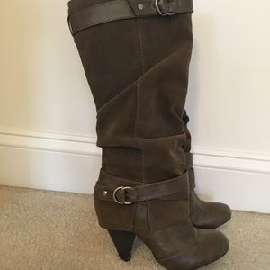 Tall brown boots with heel